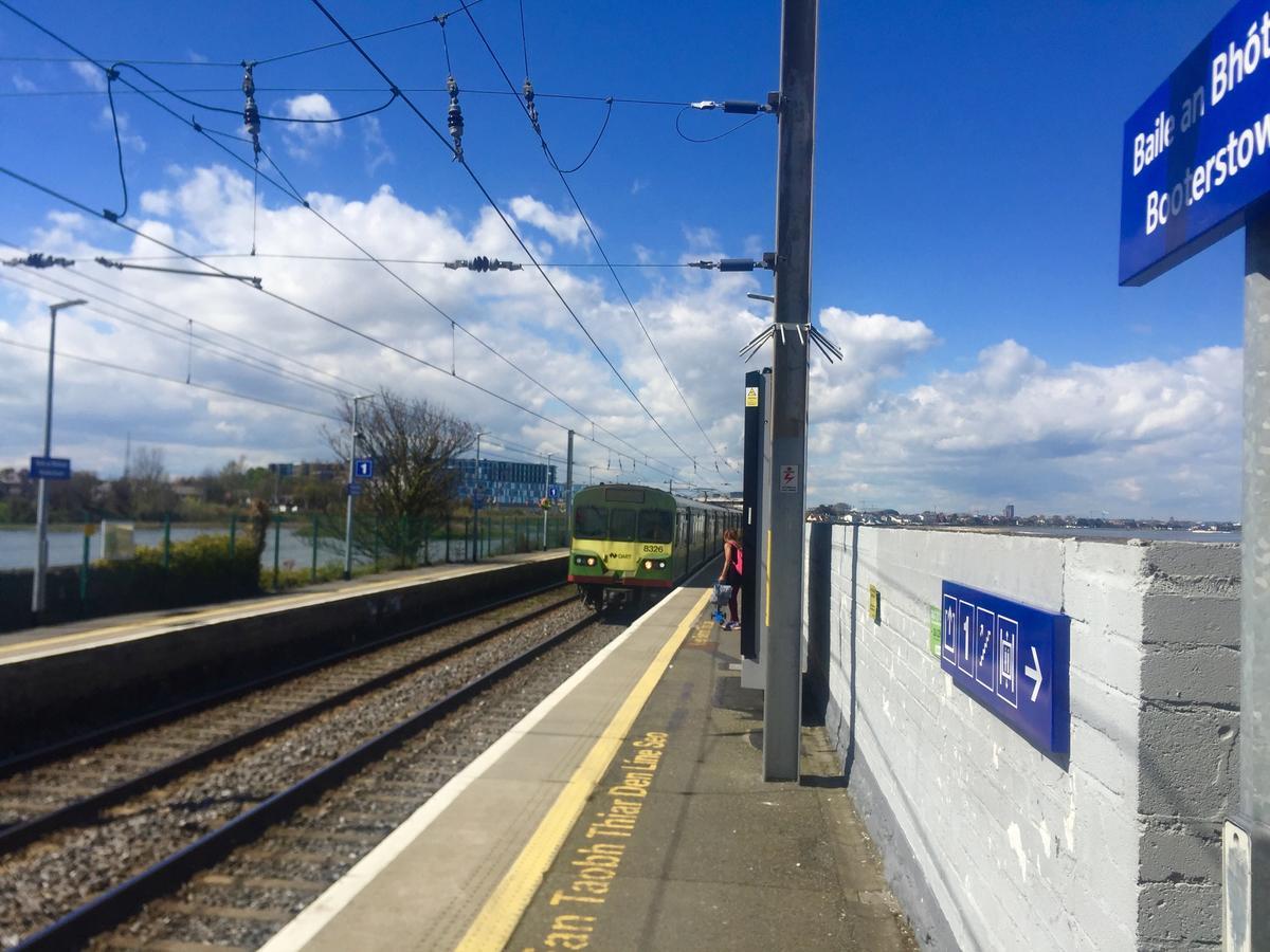 ホテル Gleesons Townhouse Booterstown ダブリン エクステリア 写真