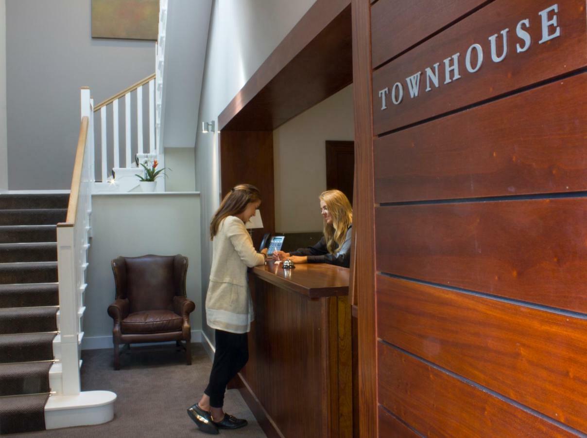 ホテル Gleesons Townhouse Booterstown ダブリン エクステリア 写真
